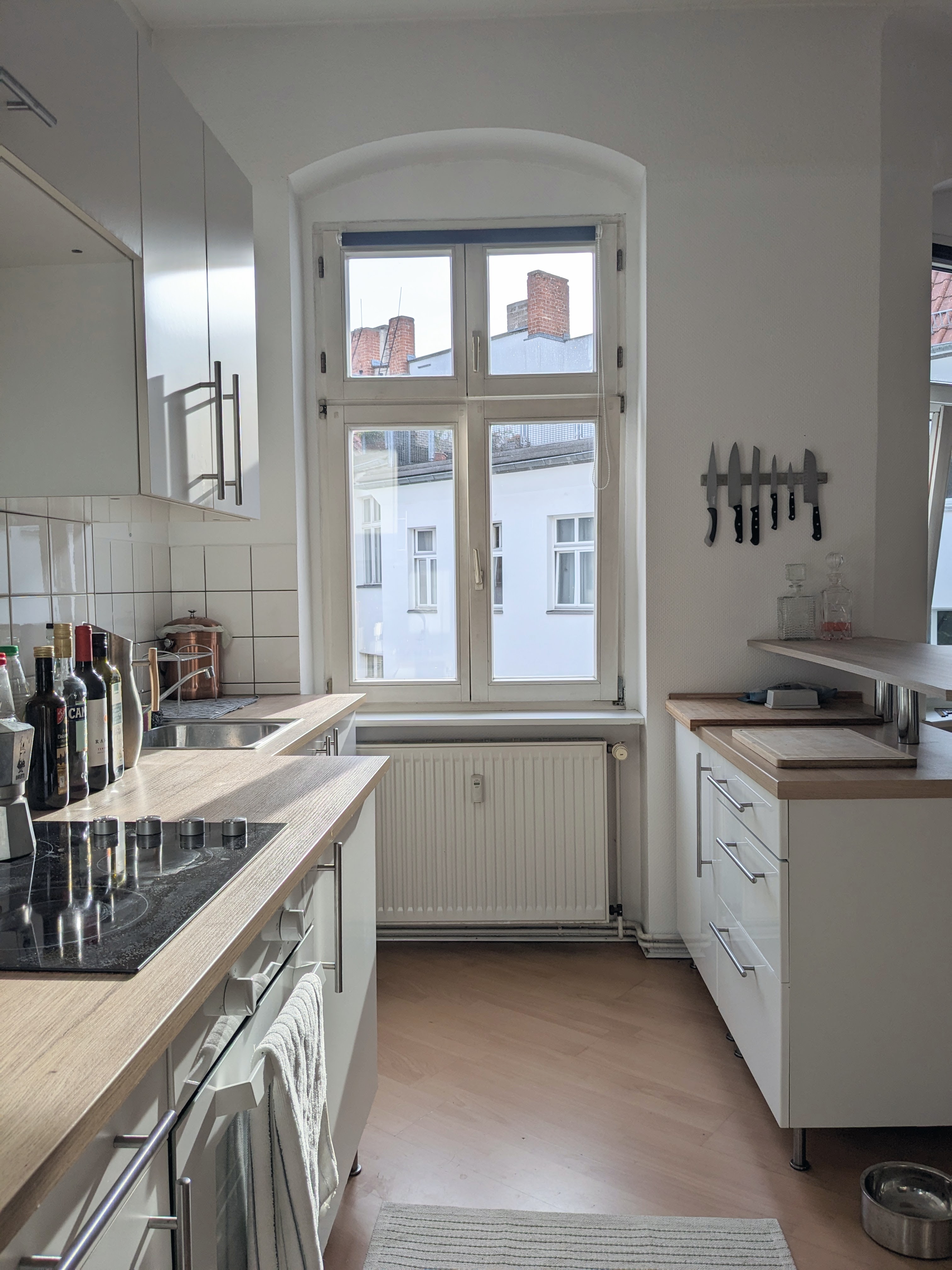 Bright Short Term Unfurnished Flat in P-Berg — photo 1