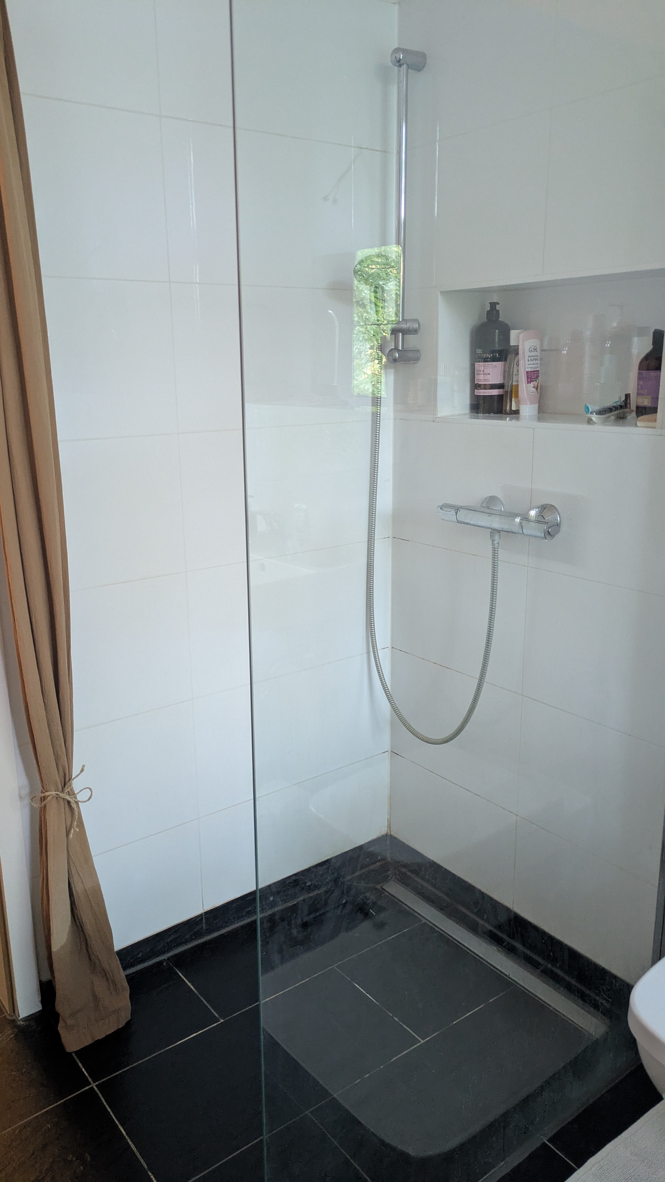 615e warm.1 Zimmer Apartment. Nur für Frauen. Nur für eine Person.Keine Haustiere. Unmöbliert.  — photo 3