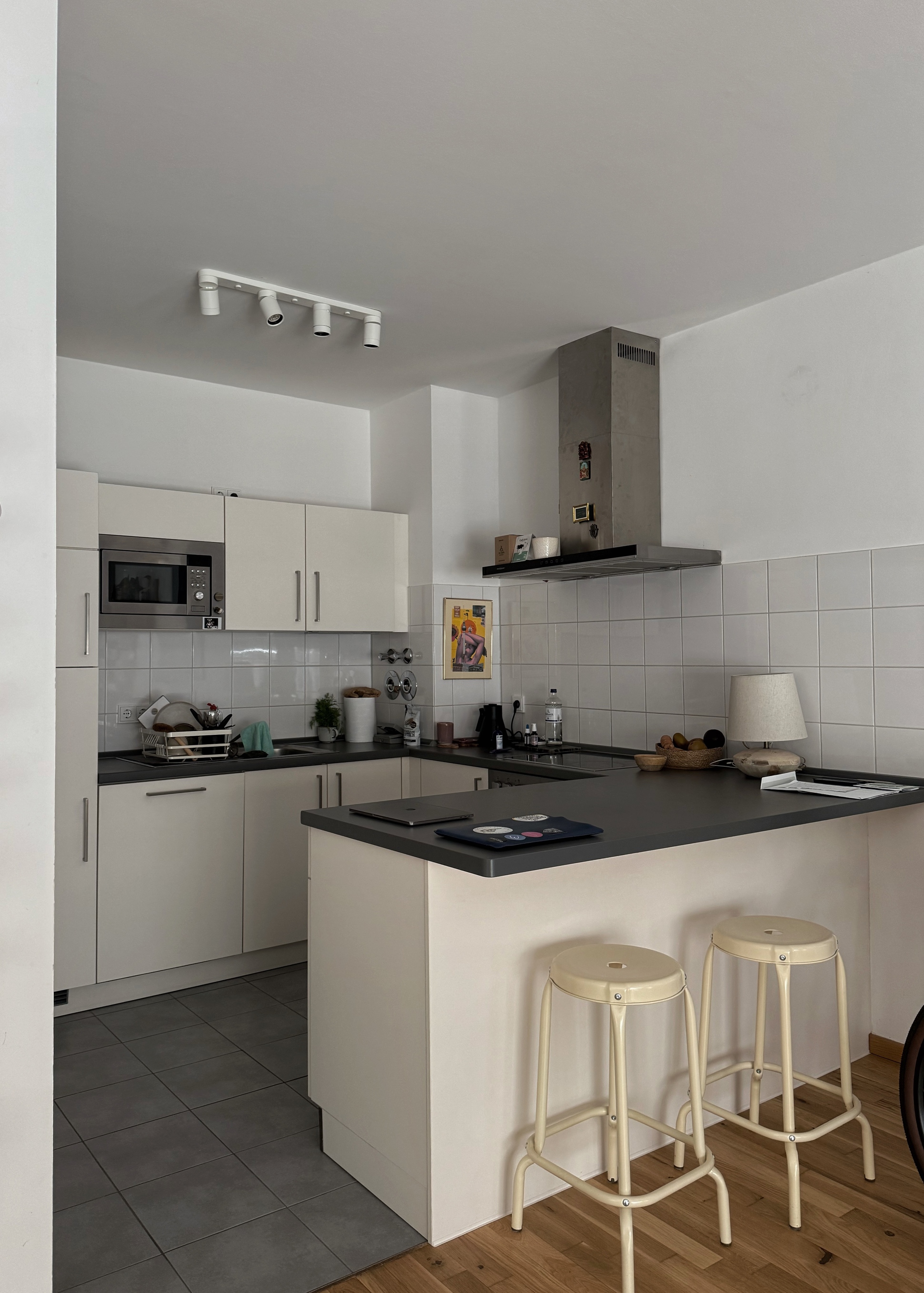 Furnished 2-Room Apartment with Large Balcony in Berlin-Mitte — photo 4