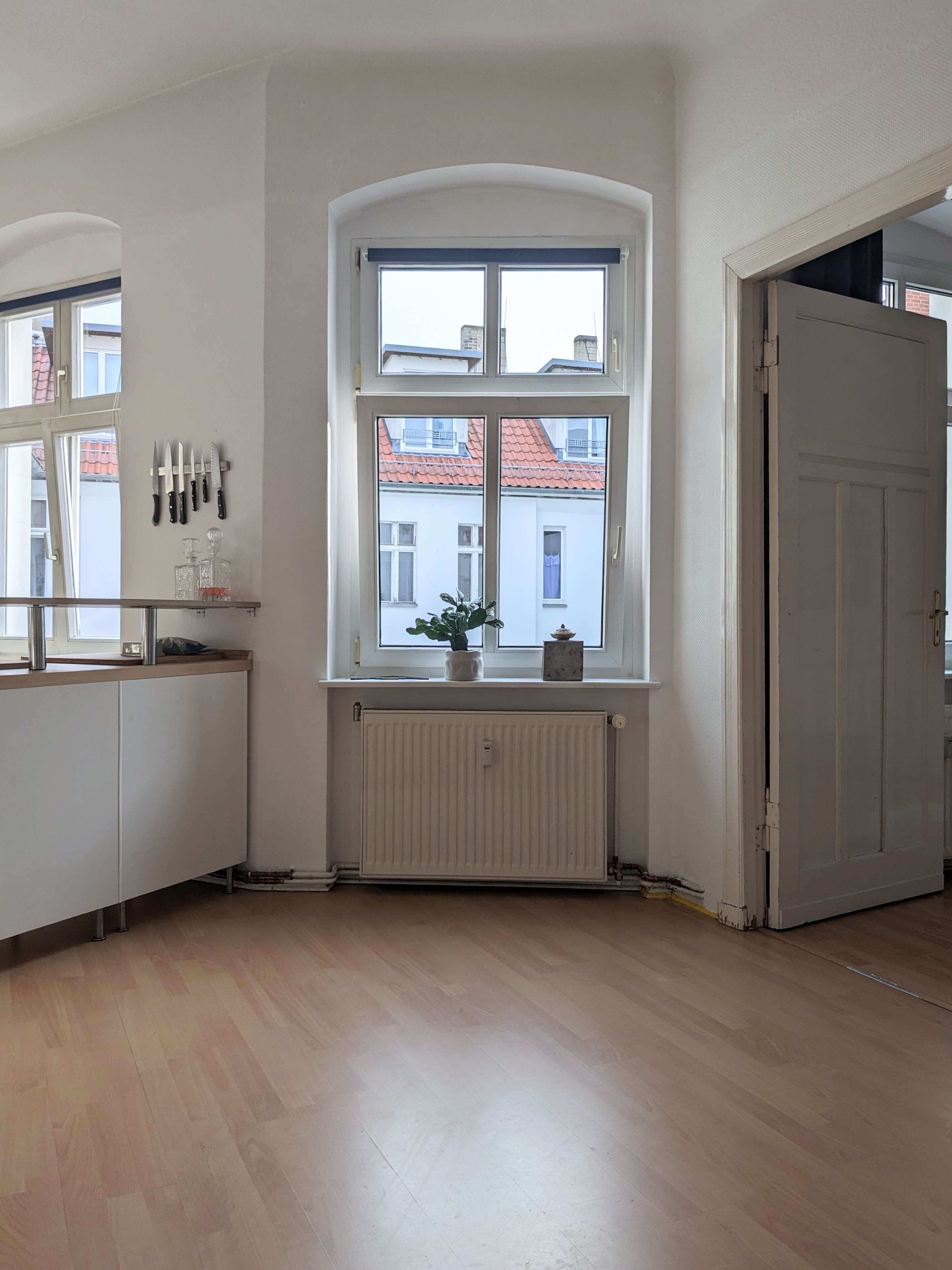 Bright Short Term Unfurnished Flat in P-Berg — photo 2